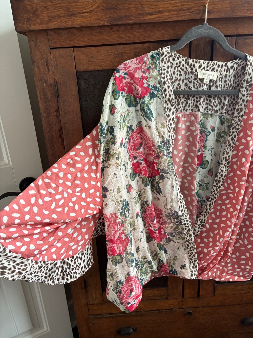 Umgee Coral & Floral Mixed-Print V-Neck Blouse - Picture 3 of 6